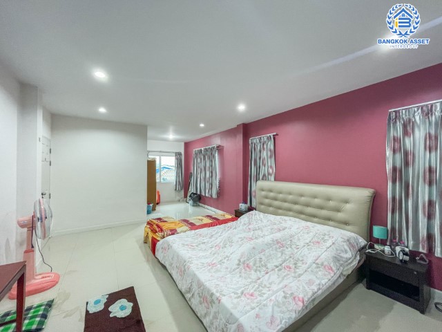 *****บ้านเดี่ยวมือสองนนทบุรี ราคาสุดคุ้ม! ม.เดอะลิฟวิ่ง2 บ้านกล้วย-ไทรน้อย เนื้อที่ถึง 60 ตร.ว. ฟังก์ชั่น 4 ห้องนอน 3 ห้องน้ำ บ้านสวย พร้อมอยู่ หน้าบ้านวิวสวน บนทำเลคุณภาพ! ติดถนนใหญ่ เดินทางสะดวกใกล้ถนนกาญจนาภิเษก ใกล้เซ็นทรัลเวสต์เกต และรถไฟฟ้าสถานีคลองบางไผ่